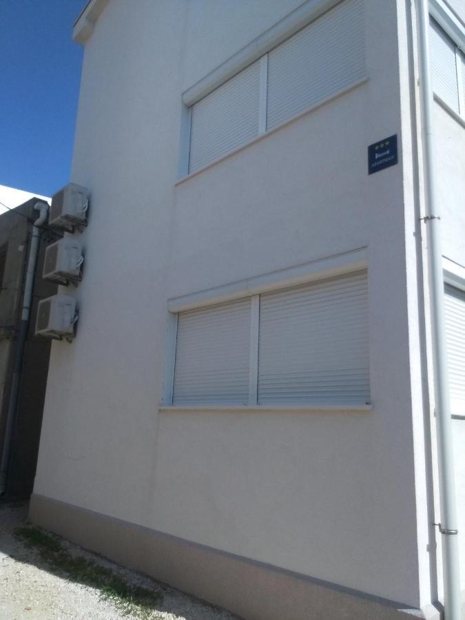 Apartments By The Sea Pag - 11778 Pag Town Exteriér fotografie